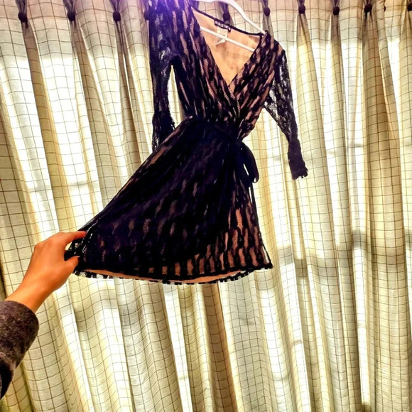 Paperdoll lace bell sleeve apron dress - Picture 3 of 5